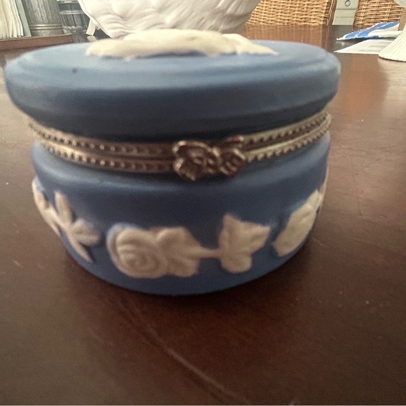 Blue Ceramic Angel Trinket Box - Picture 3 of 7